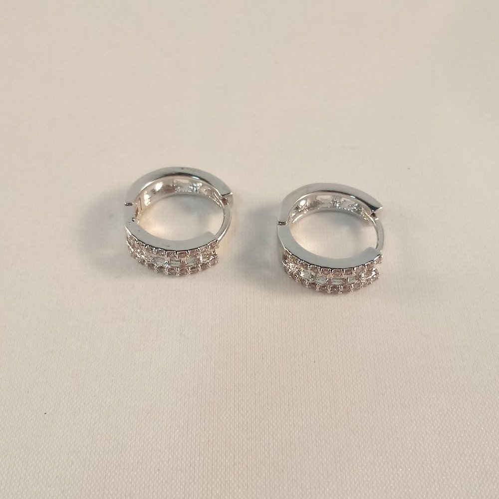 18K White Gold Filled Diamond Zircon Layered Bar Hoop Earrings 13mm Party Gift - Picture 2 of 3